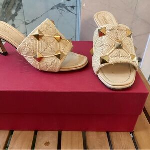 Valentino Garavani Rockstud Raffia Sandals